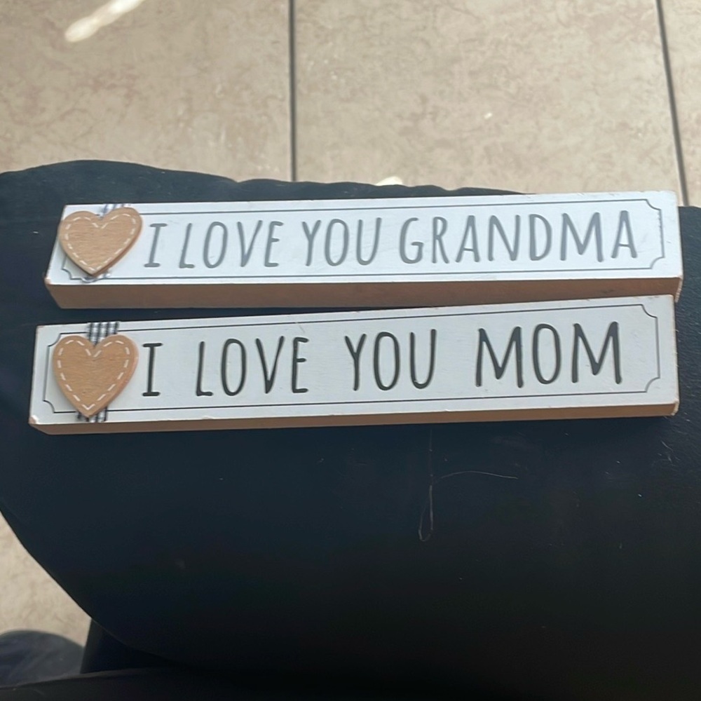Heartfelt Wooden Tabletop Signs for Mom and Grandma